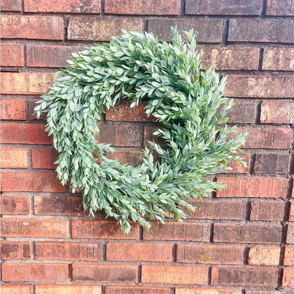 Rainwashed Leaves Wreath - Picture 12 of 13